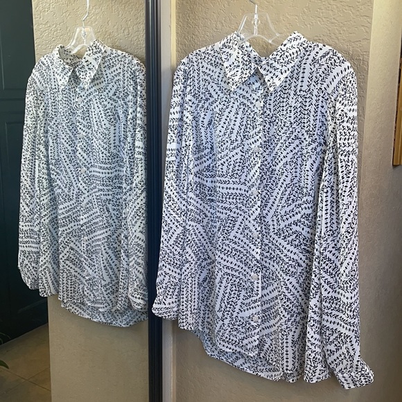 CAbi Split Back Black and White Print Blouse Size M - Picture 5 of 15